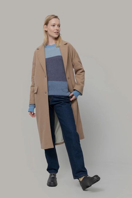 Langer Mantel aus recycelter Wolle | Beige "cappotto lana mara beige cammello", Rifò, Foto 3
