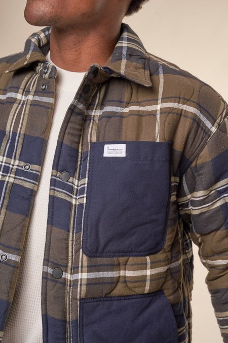 Veste matelassée en coton bio et matière recyclée | carreaux "checked quilted overshirt green check" - Knowledge Cotton Apparel