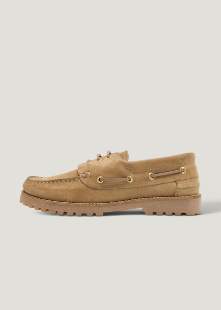 Chaussures bateau en cuir certifié | ollie boat shoe - earth suede - Garment Project