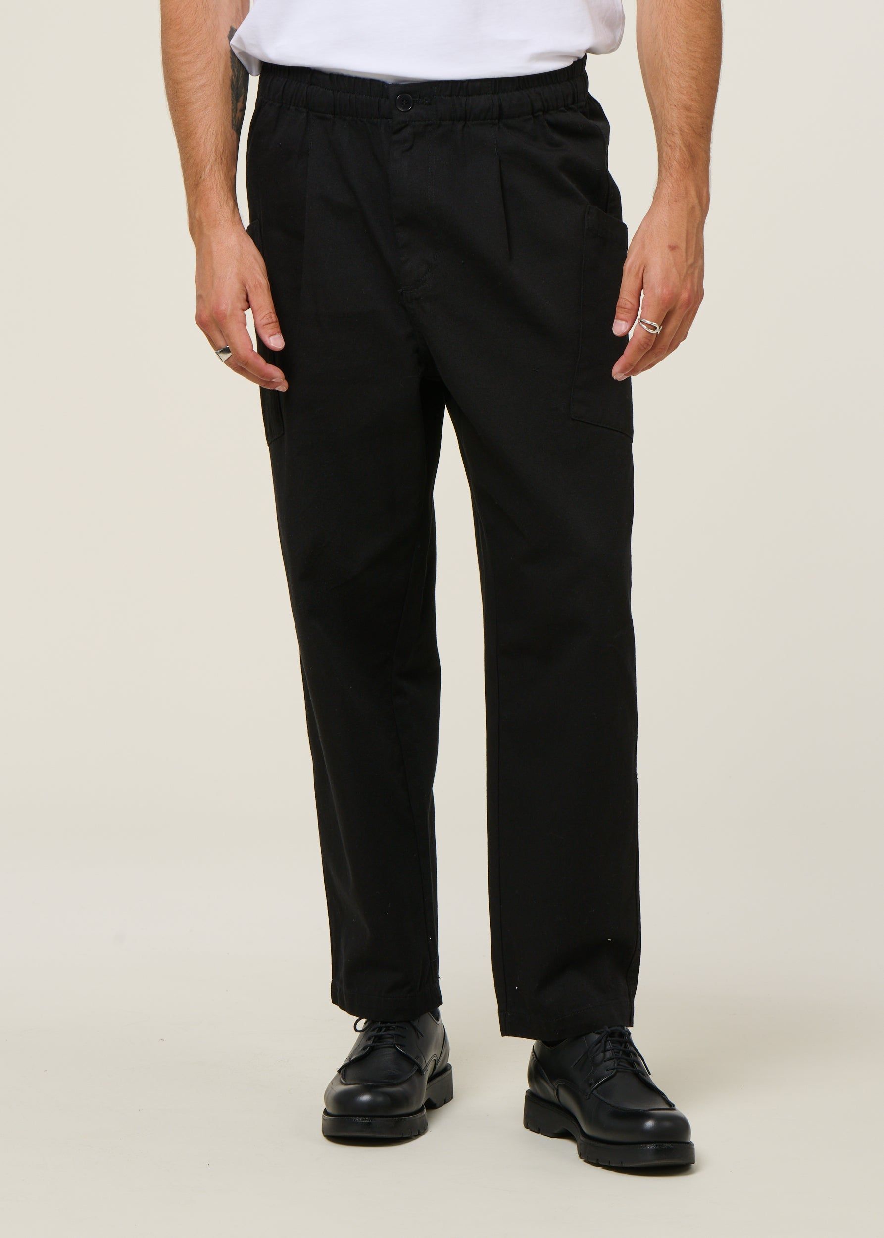 Pantalon large cargo en coton bio | noir "black max pants", Thinking Mu, photo 1