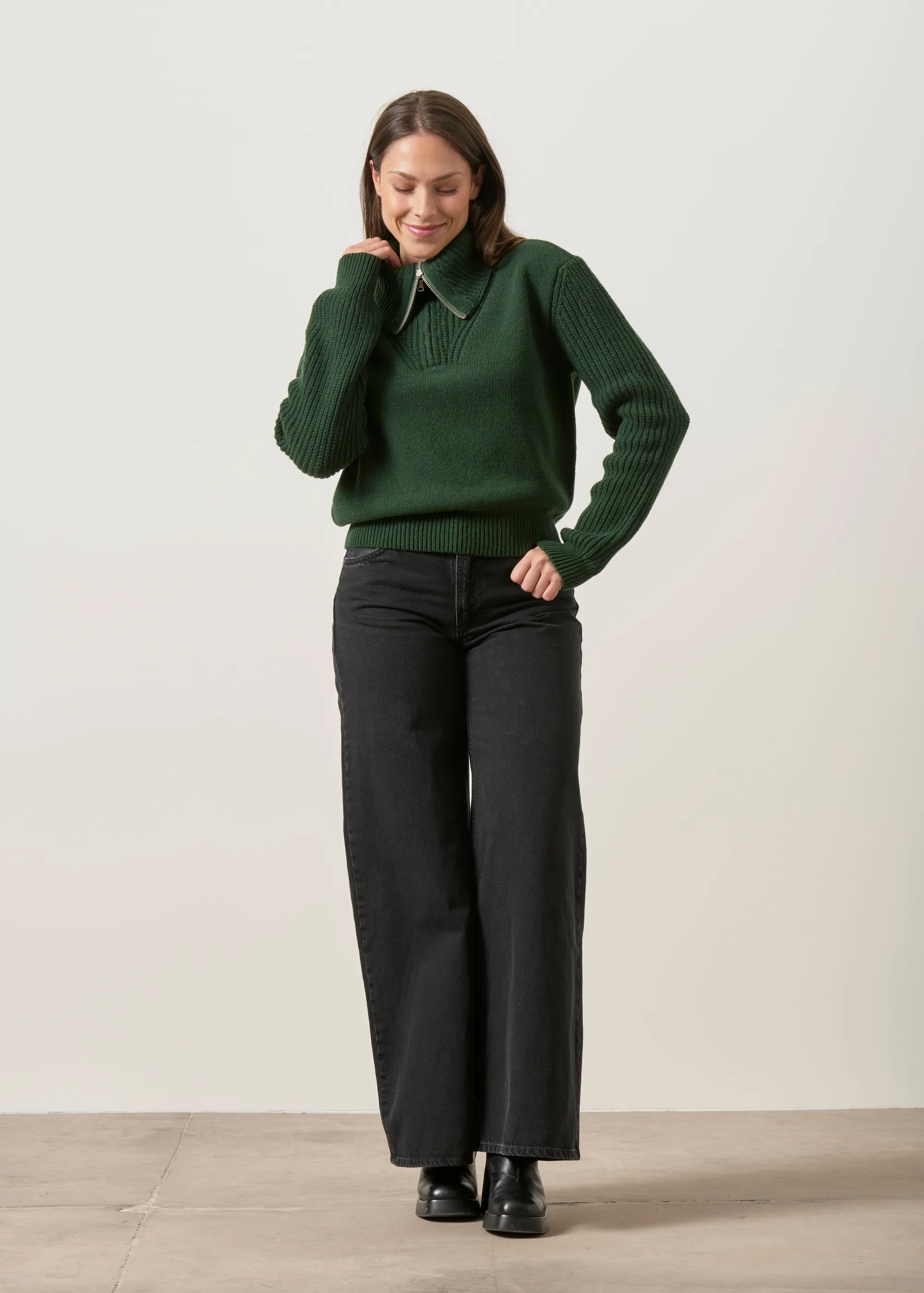 Pull zippé col en laine mérinos | vert "Green tanit knitted sweater - green", Thinking Mu, photo 4