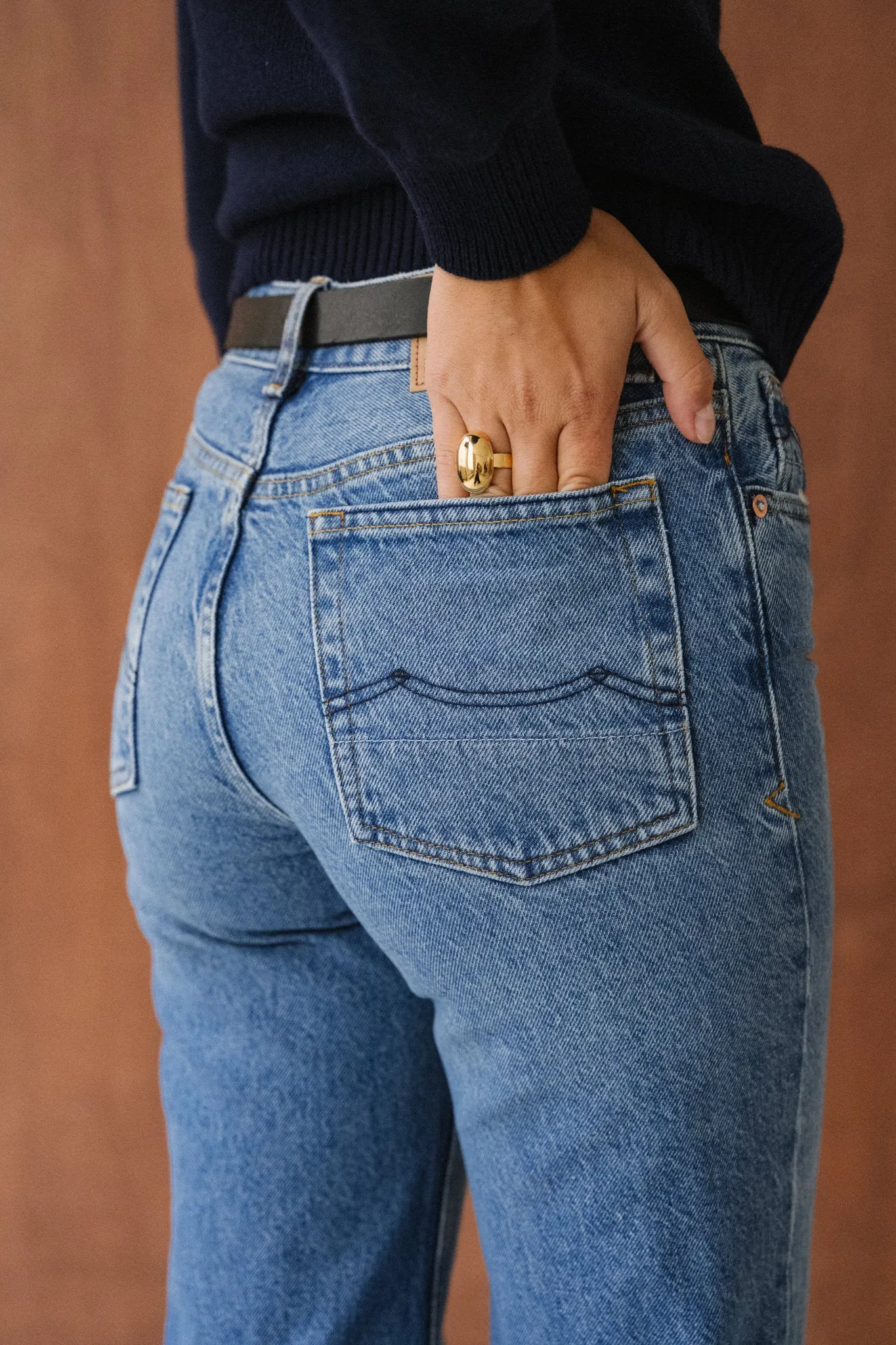 Jean flare en coton recyclé | bleu "jane - rechange mid worn", Kings of Indigo, photo 3