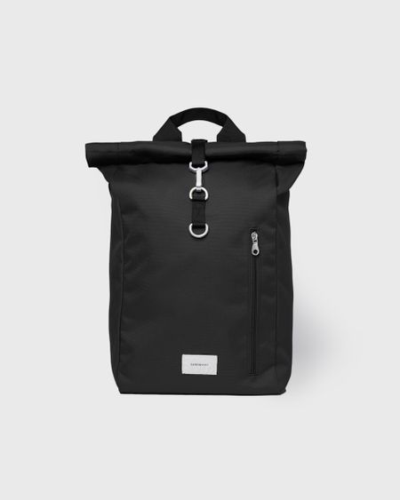 Sac à dos 19l en matière recyclée | noir "ground rolltop backpack l - black with black webbing" - Sandqvist