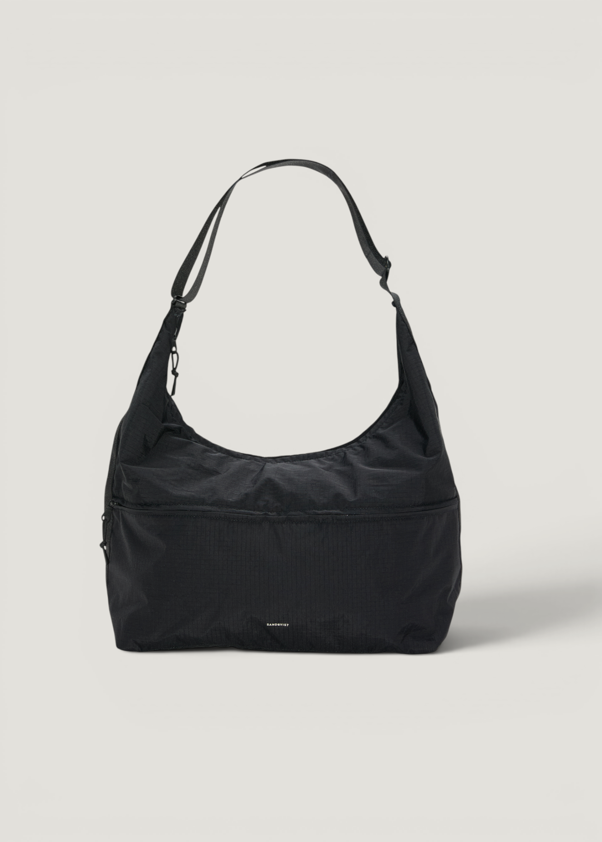 Umhängetasche 20L aus recyceltem Material | schwarz "Grid shoulder bag - black", Sandqvist, Foto 1