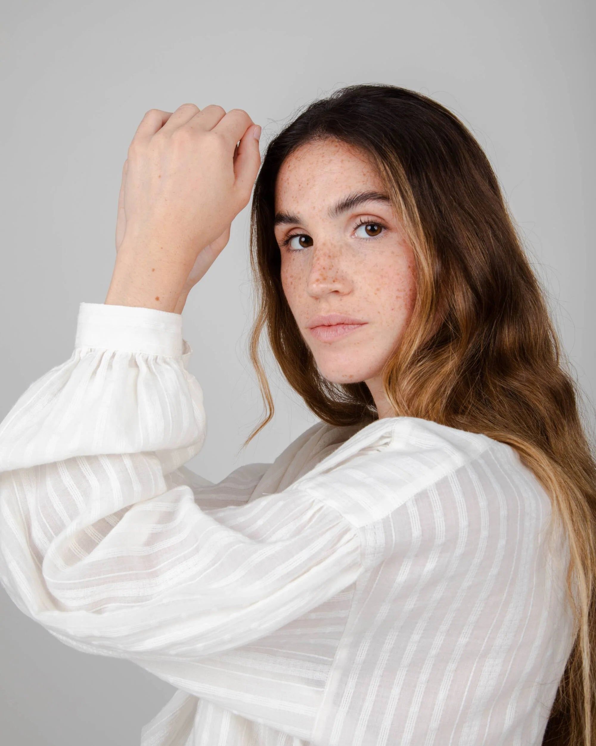 Chemise oversize blanche en coton bio - polka dot boho blouse white - white, Brava Fabrics, photo 3