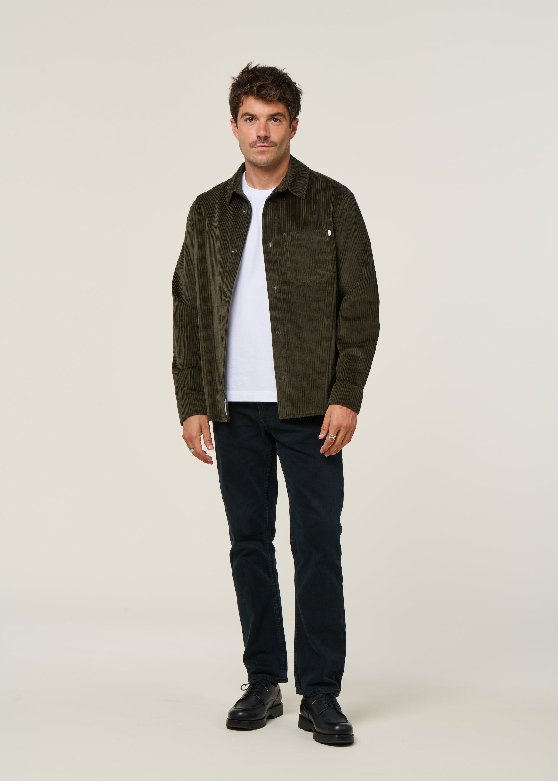 Surchemise velours en coton bio | vert "cord casual shirt organic cotton - dark green", Rotholz, photo 4