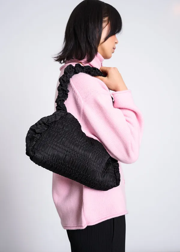 Sac à main en ecovero | noir "Ruffled bag avi black", Jan'n June
