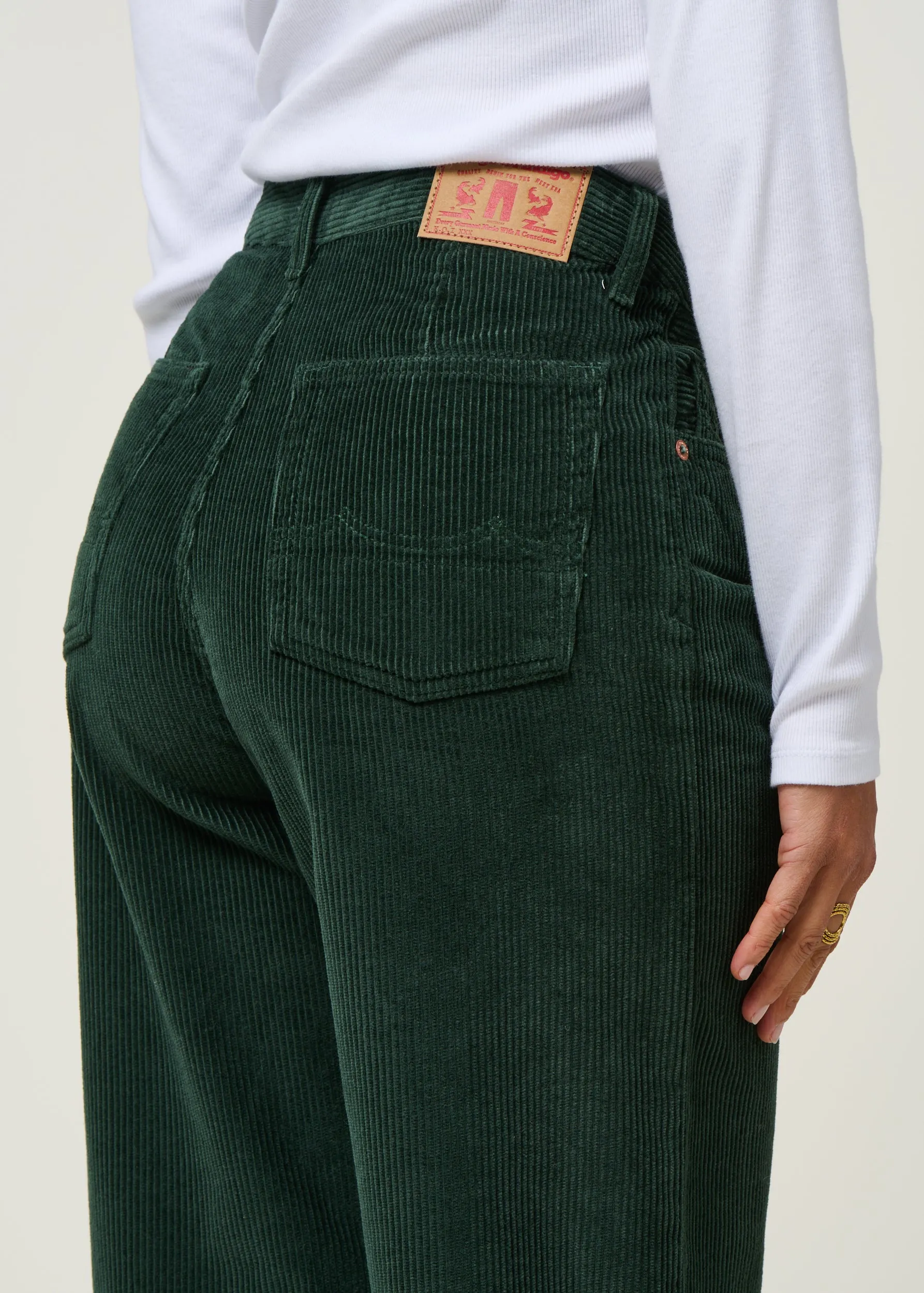 Pantalon ballon velours en coton bio | vert "leila cord - dark green cord", Kings of Indigo, photo 3