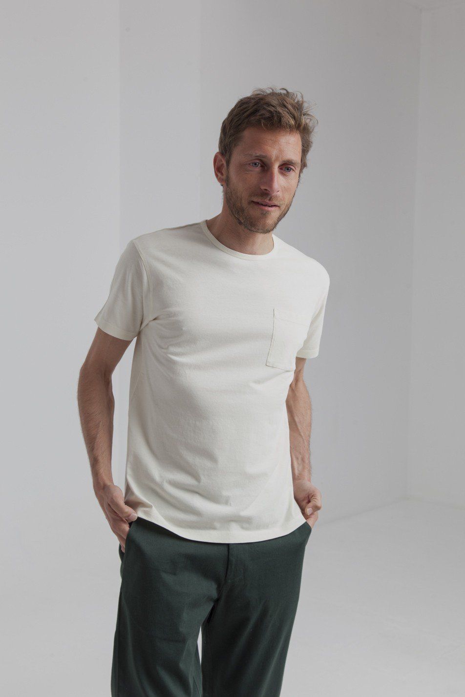 T-shirt uni blanc cassé avec poche en coton bio, Thinking Mu, photo 1