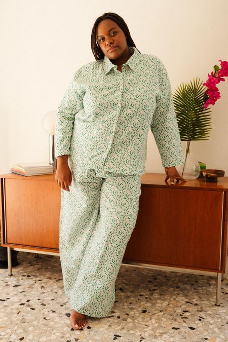 Langer Flanell-Pyjama aus Bio-Baumwolle | Mini-Blumen Hellblau, We Are Jolies, Foto 6
