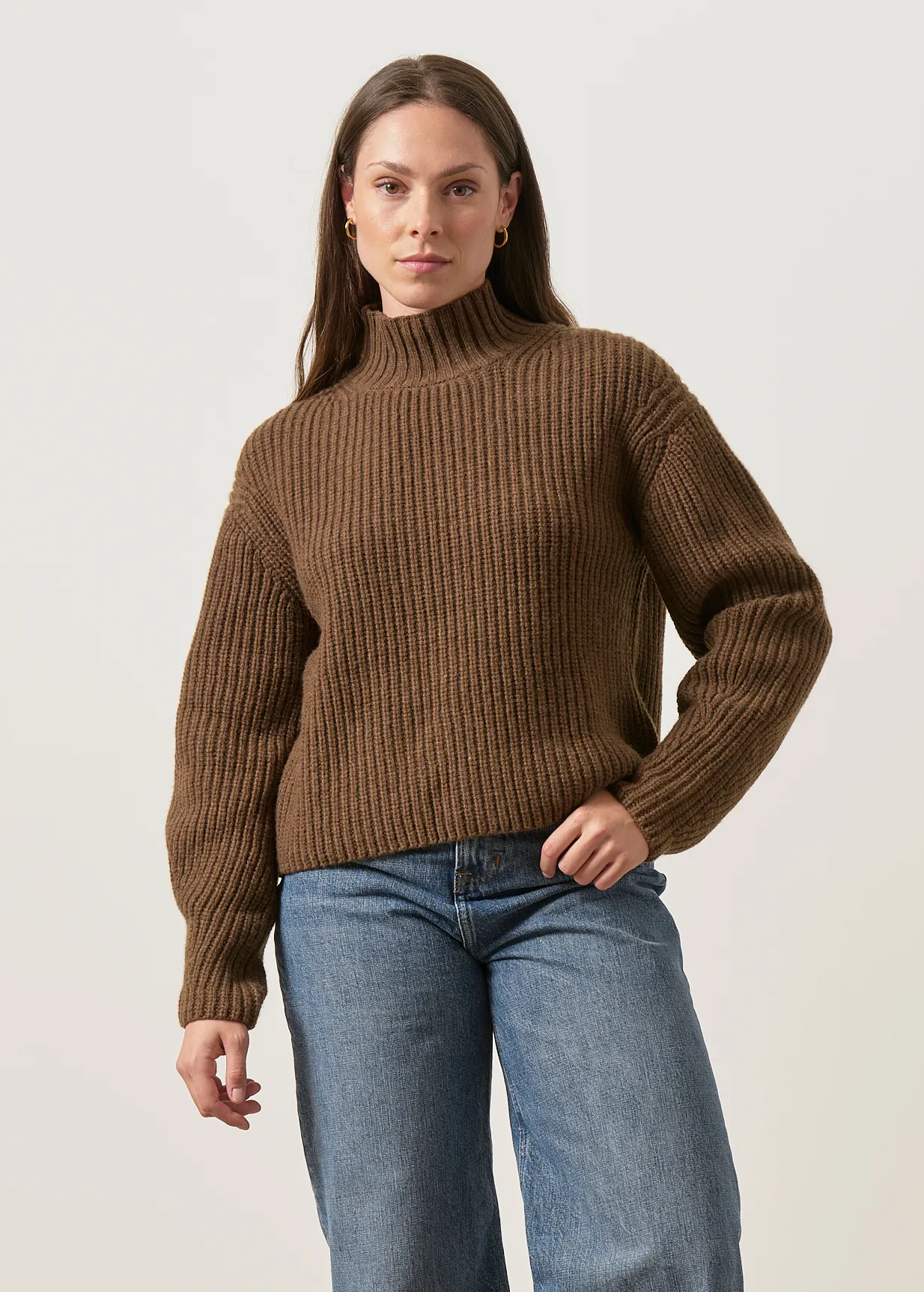Pull col montant en côtes anglaises en laine mérinos | chocolat, WeDressFair, photo 1