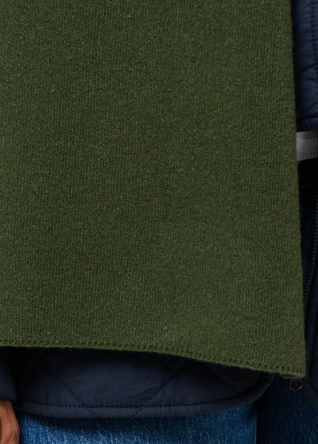Écharpe en laine mérinos recyclée | olive - WeDressFair