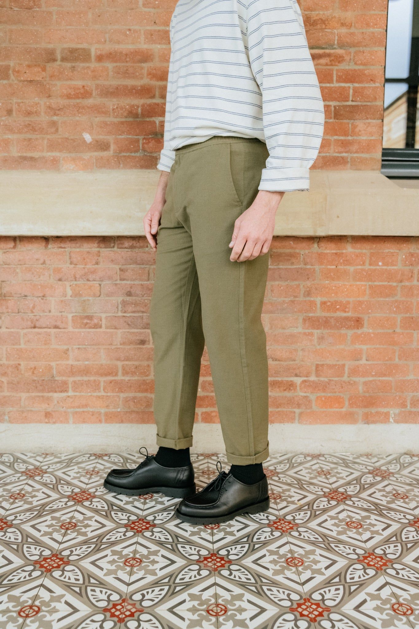 Pantalon droit vert olive en coton bio - green light travel pants olive green, Thinking Mu, photo 4