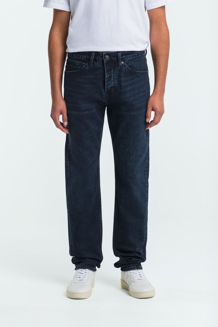 Jean fuselé en coton bio | bleu noir "addo - xavier blue black worn" - Kings of Indigo