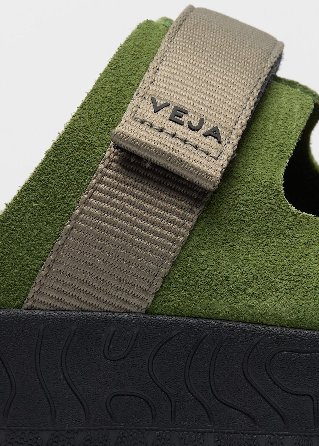 Sandalen aus Veloursleder | Grün "Arpoador - militar_kaki_black", Veja, Foto 4