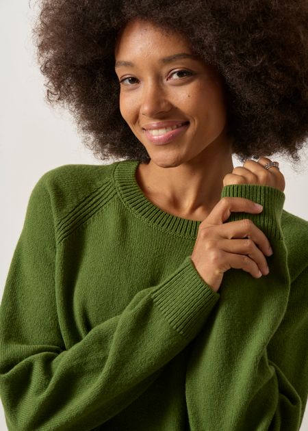 Oversize-Raglanpullover aus recycelter Merinowolle | Wildgrün, WeDressFair, Foto 2