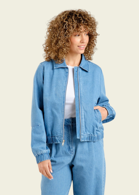 Veste denim léger en coton bio | bleu clair "jacket sunna denim light blue" - Dedicated