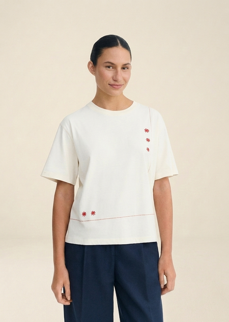 T-shirt brodé en coton bio | écru "sole mio pannacota lucia tee" - Thinking Mu