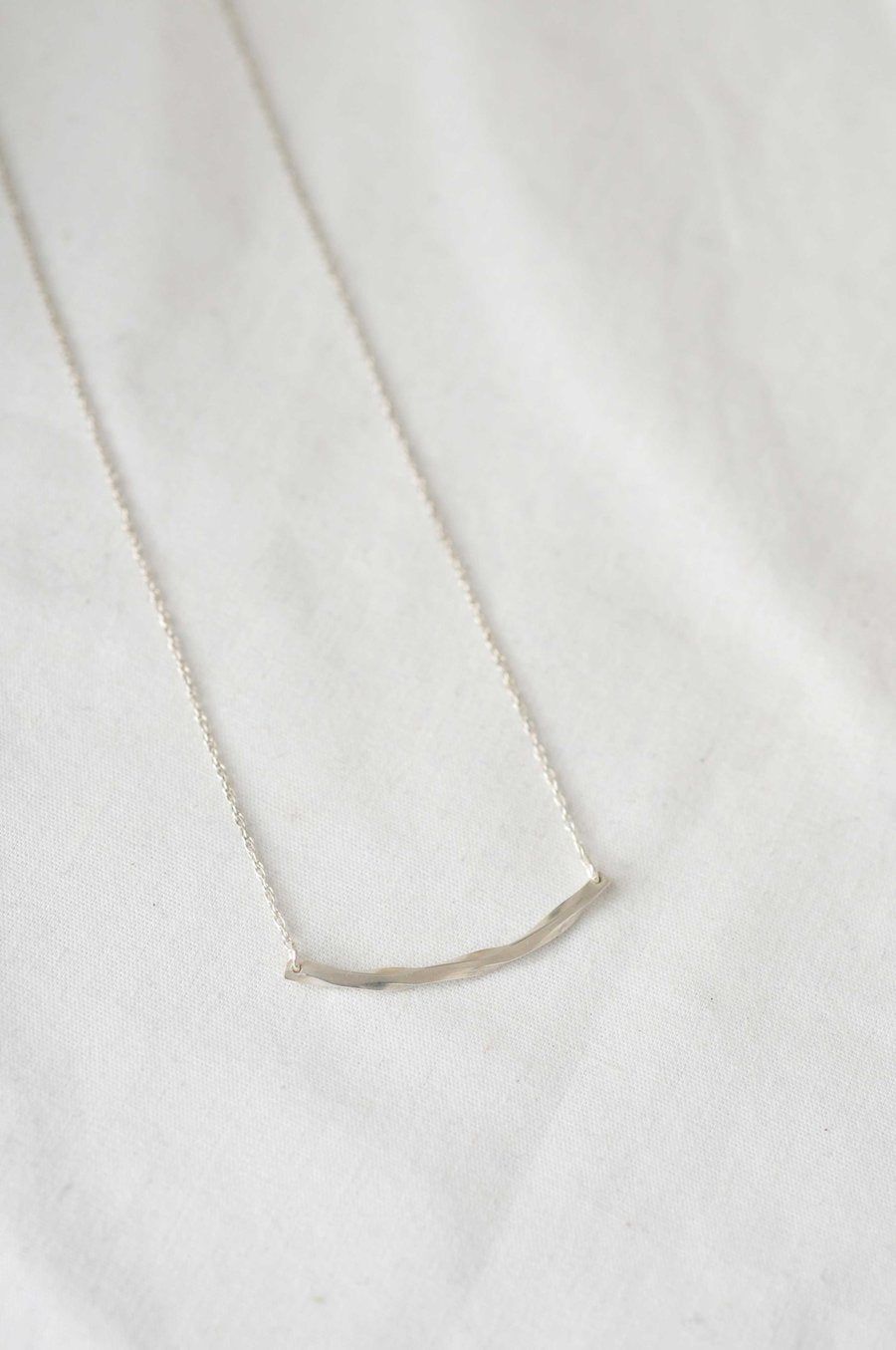 Collier en argent recyclé - silver wave curve, Wild fawn, photo 3