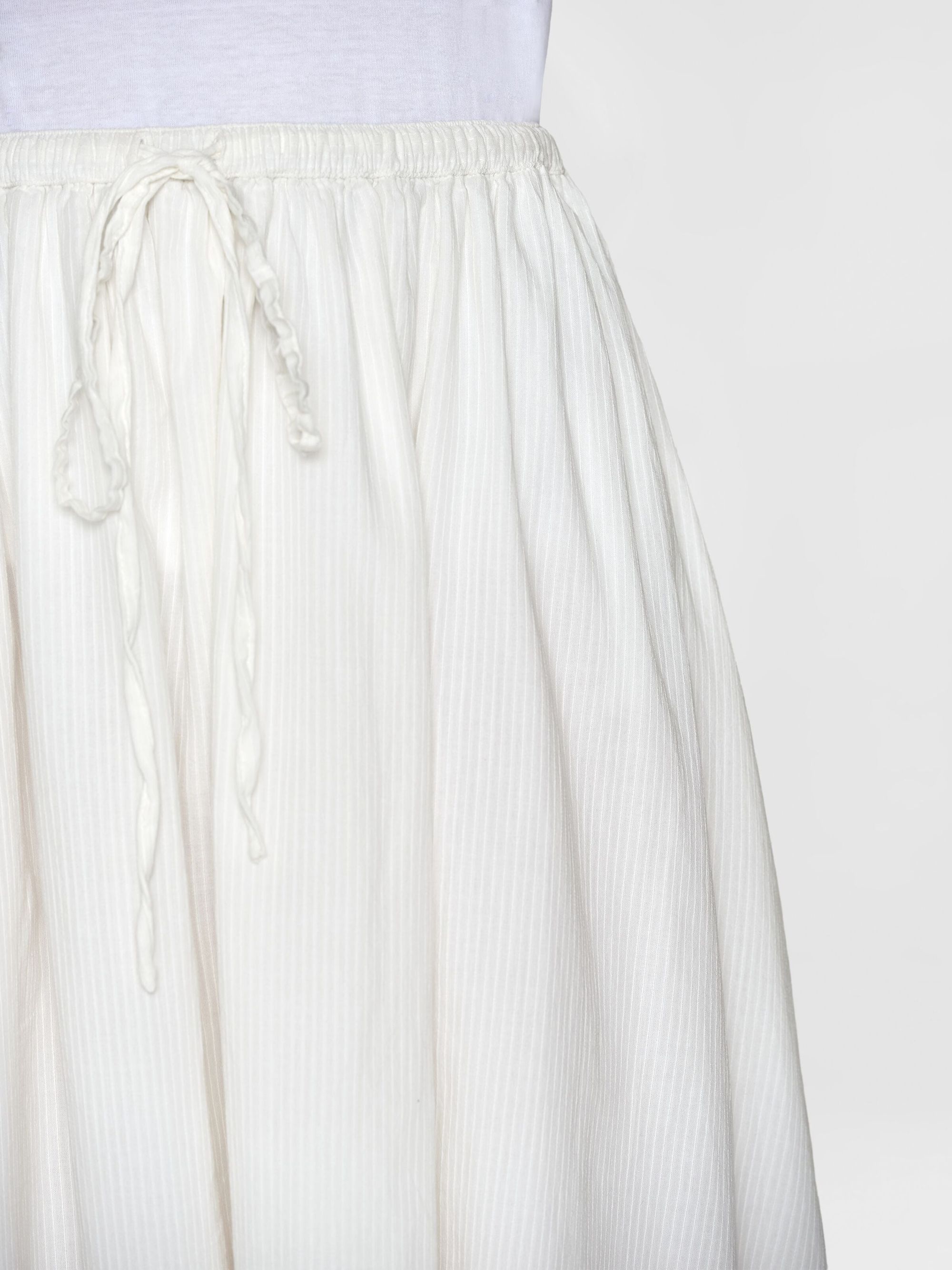 Midirock aus Bio-Baumwolle | Weiß gestreift "stripe structure a-shape mid-length skirt egret", Knowledge Cotton Apparel, Foto 2