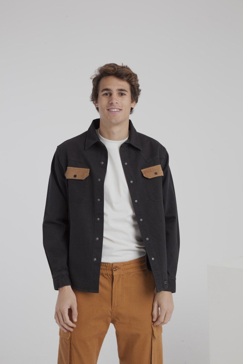 Surchemise noire poches camel twill en coton bio, Thinking Mu, photo 2