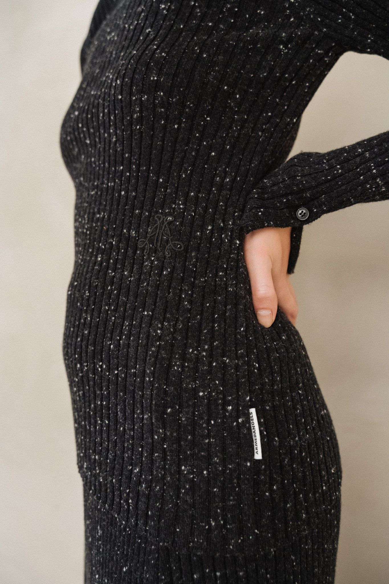 Pull côtelé en coton bio et laine | noir "alaania tweed - black-oatmilk", Armedangels, photo 2