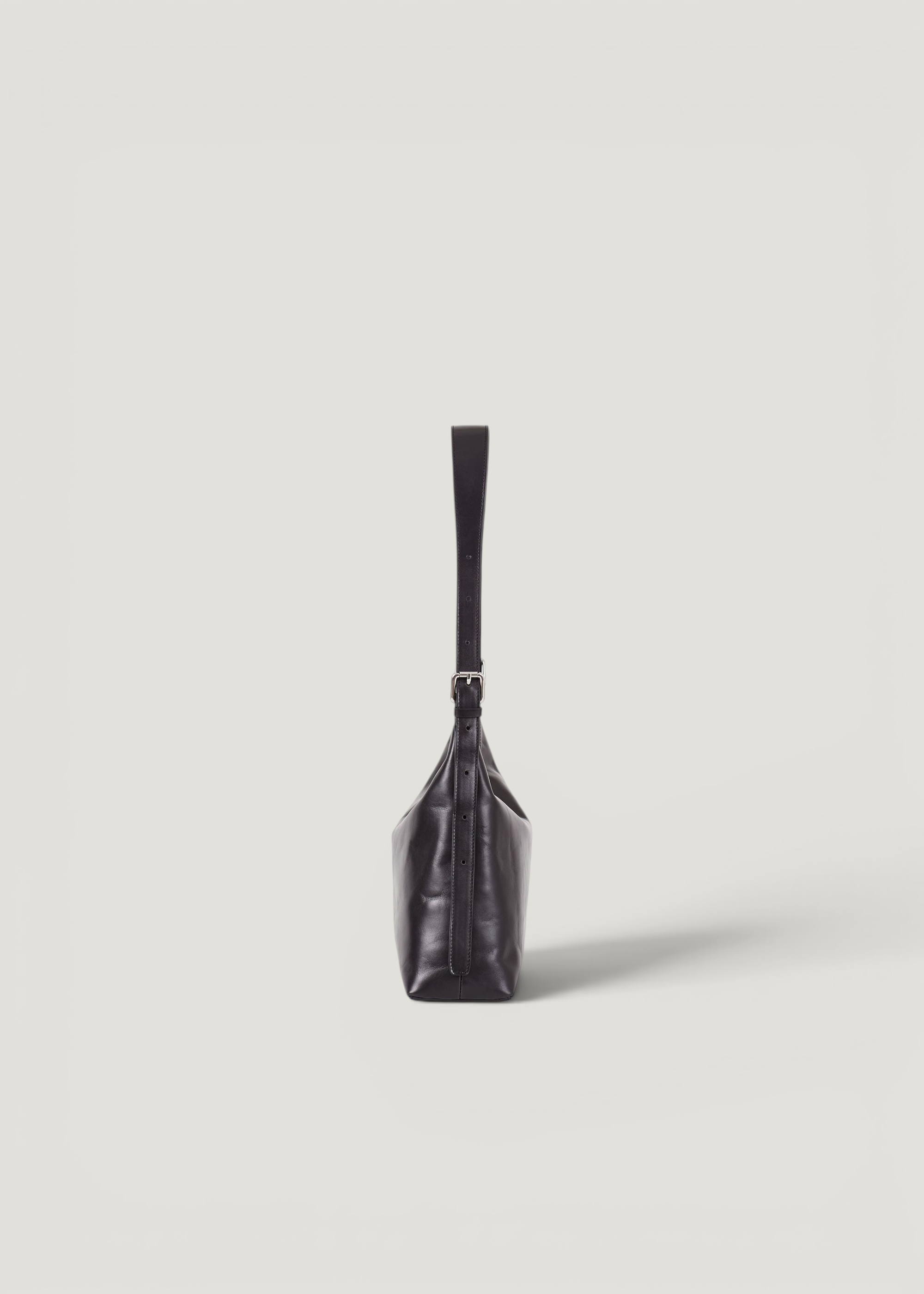 Handtasche aus zertifiziertem Leder | Schwarz "Bari black", Vagabond, Foto 3