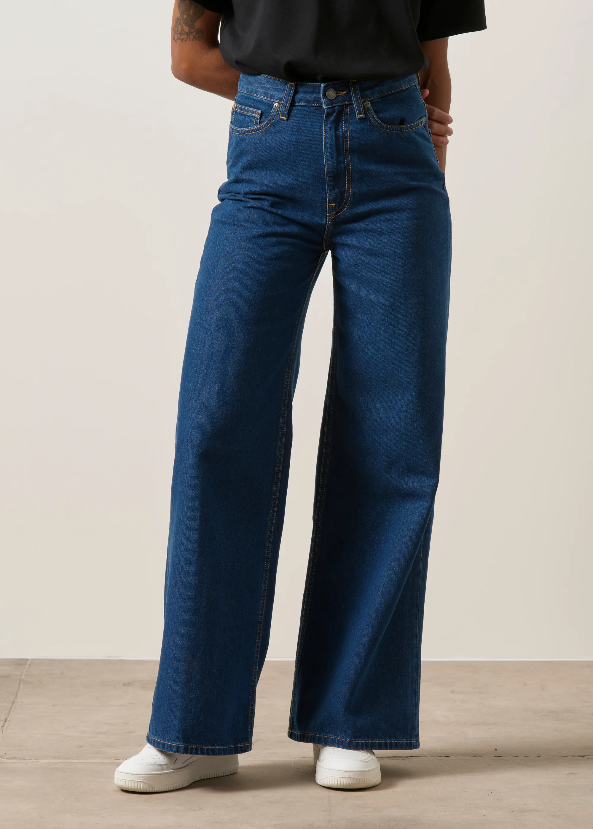 Jean wide leg en coton bio et recyclé | bleu foncé "sara high loose stone indigo", Mud Jeans, photo 1