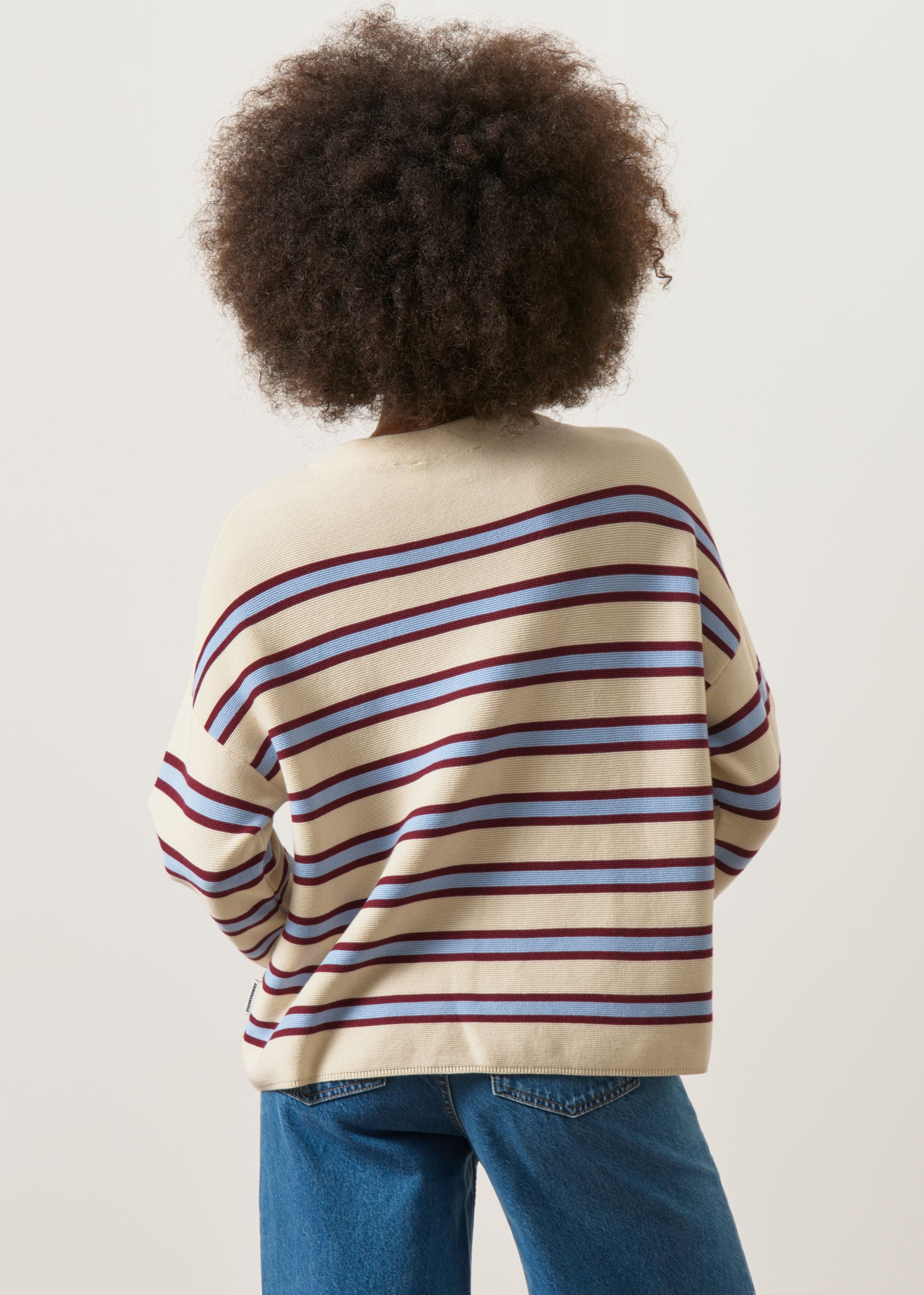 Pull tricot en coton bio | rayé "Merinaa striped knit sweater - oatmilk-velvet red-soft blue", Armedangels, photo 4