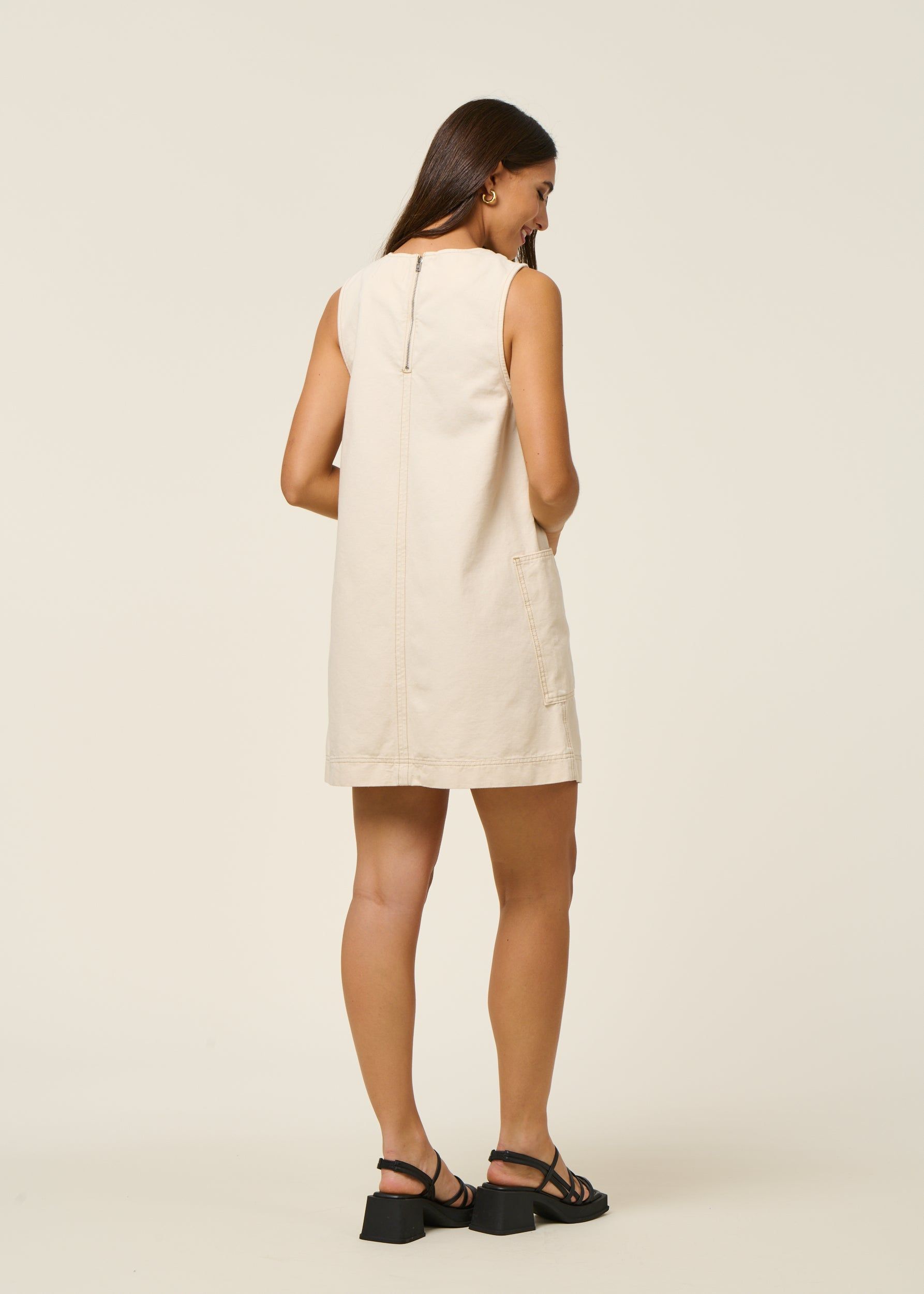 Robe denim en coton bio | écru "workwear canvas mini dress - undyed", Armedangels, photo 4