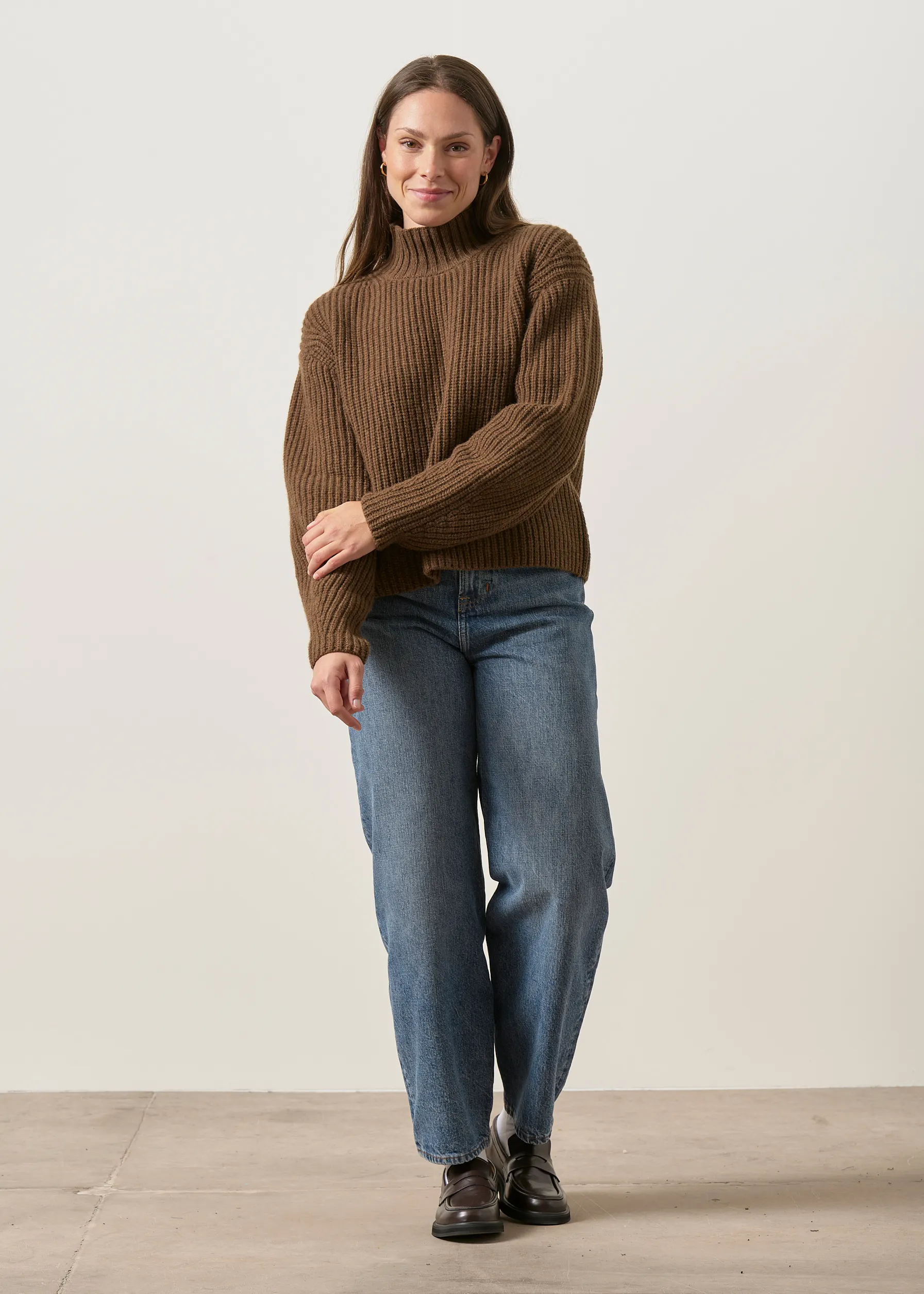 Pull col montant en côtes anglaises en laine mérinos | chocolat, WeDressFair, photo 3