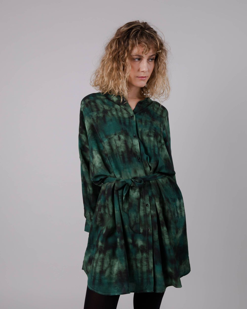 Robe col mao en ecovero | verte à motifs 