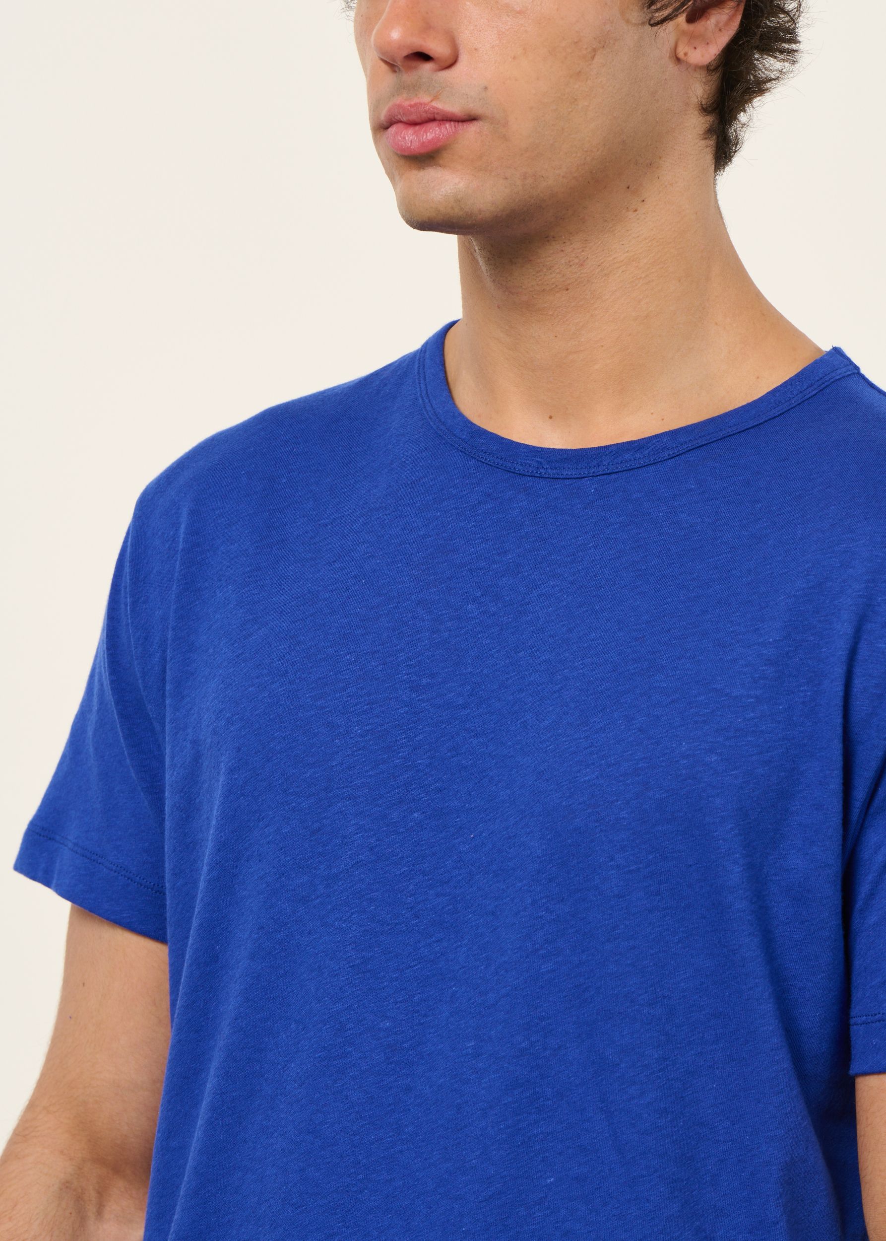 T-shirt classique en coton lin upcyclé  | bleu cobalt, WeDressFair, photo 2