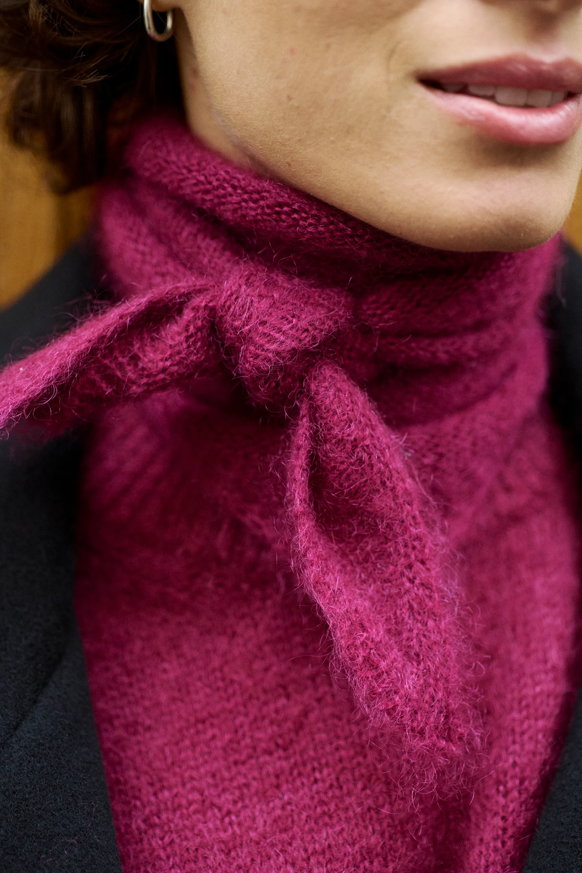 Écharpe triangle en mohair certfiée | aubergine "lula", WeDressFair, photo 2