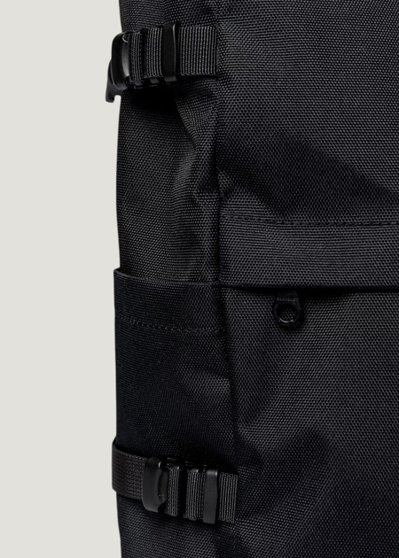 Sac à dos 26l en matières recyclées | noir "icon rolltop backpack l - black/ black with black leather", Sandqvist, photo 8