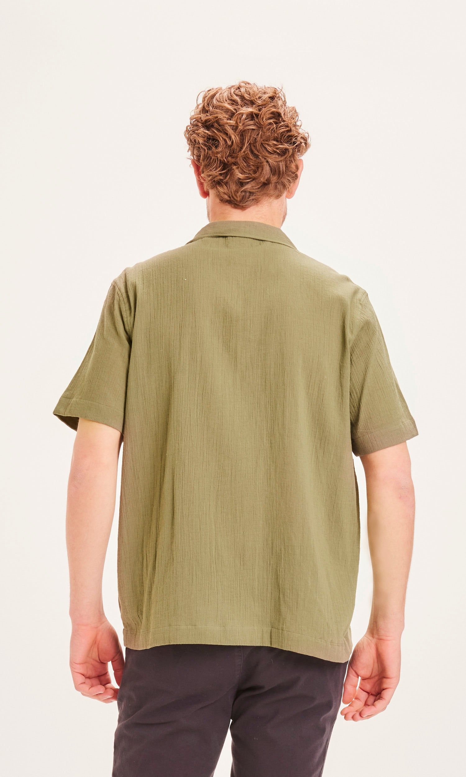 Kurzarmhemd in Olivgrün aus Bio-Baumwolle - wave crinkled shirt burned olive, Knowledge Cotton Apparel, Foto 2