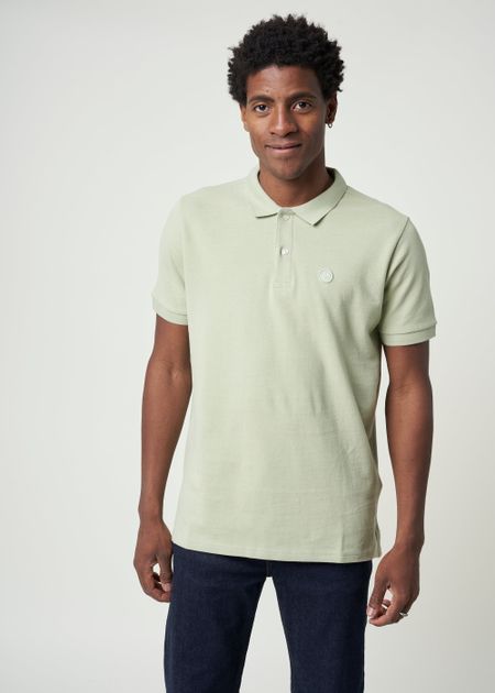 Polo droit vert clair en coton bio - basic badge polo swamp