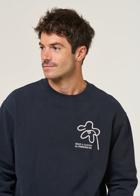 Besticktes Sweatshirt aus Bio-Baumwolle | Blau "flower rope navy leon sweatshirt - blue", Thinking Mu, Foto 2