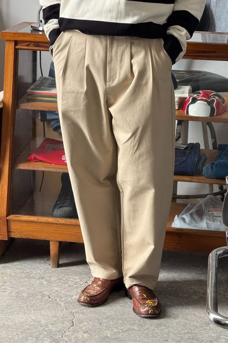 Pantalon large en coton bio | beige "Beige chino pants"