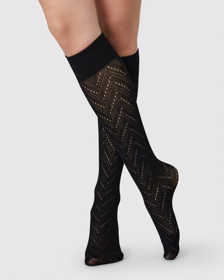 Chaussettes hautes  en matières recyclées | noir "ina pointelle knee-highs - black"