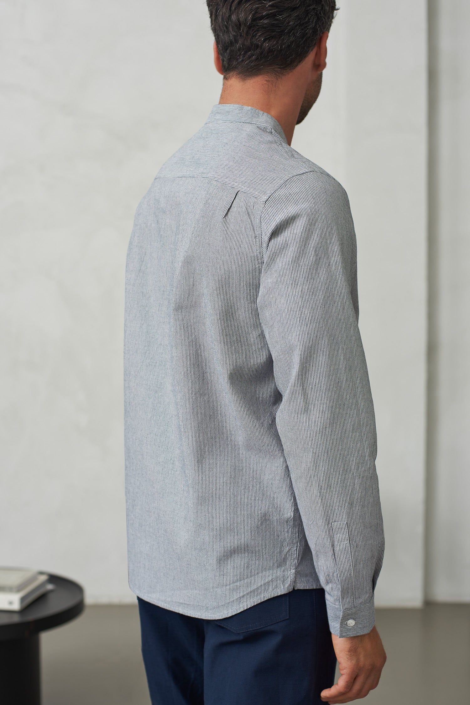 Chemise col officier en coton bio | rayée bleue "nathan eco oxford striped navy", About Companions, photo 2