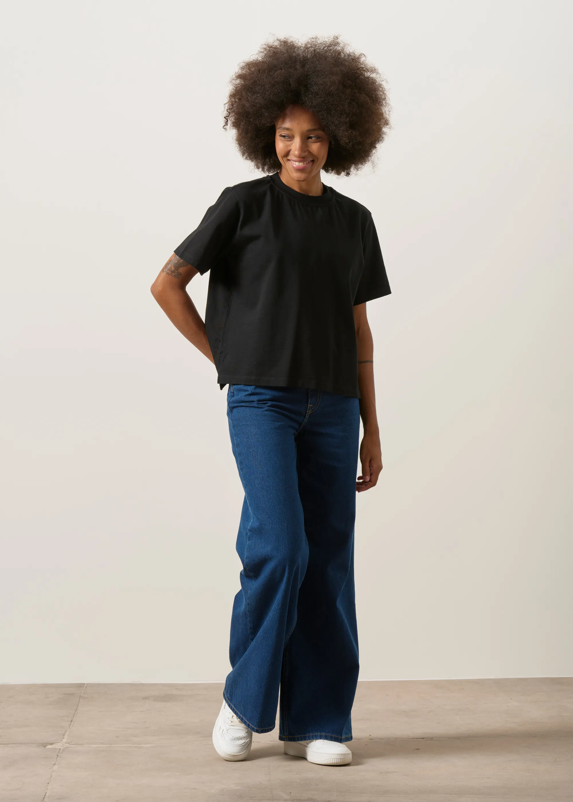 Jean wide leg en coton bio et recyclé | bleu foncé "sara high loose stone indigo", Mud Jeans, photo 5