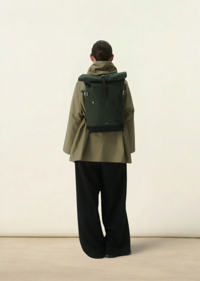 Rucksack 23 l aus recyceltem Material | Grün "icon rolltop backpack m - dawn green with dark brown leather", Sandqvist, Foto 7