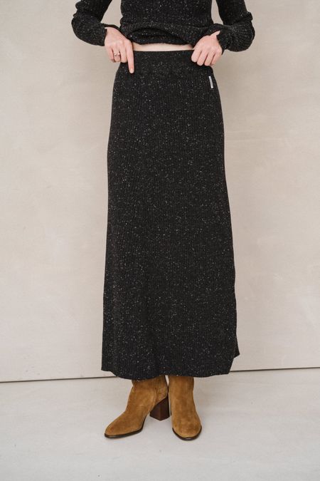 Langer Rippstrickrock aus Bio-Baumwolle und Wolle | Schwarz "hanaa tweed - black-oatmilk", Armedangels, Foto 4