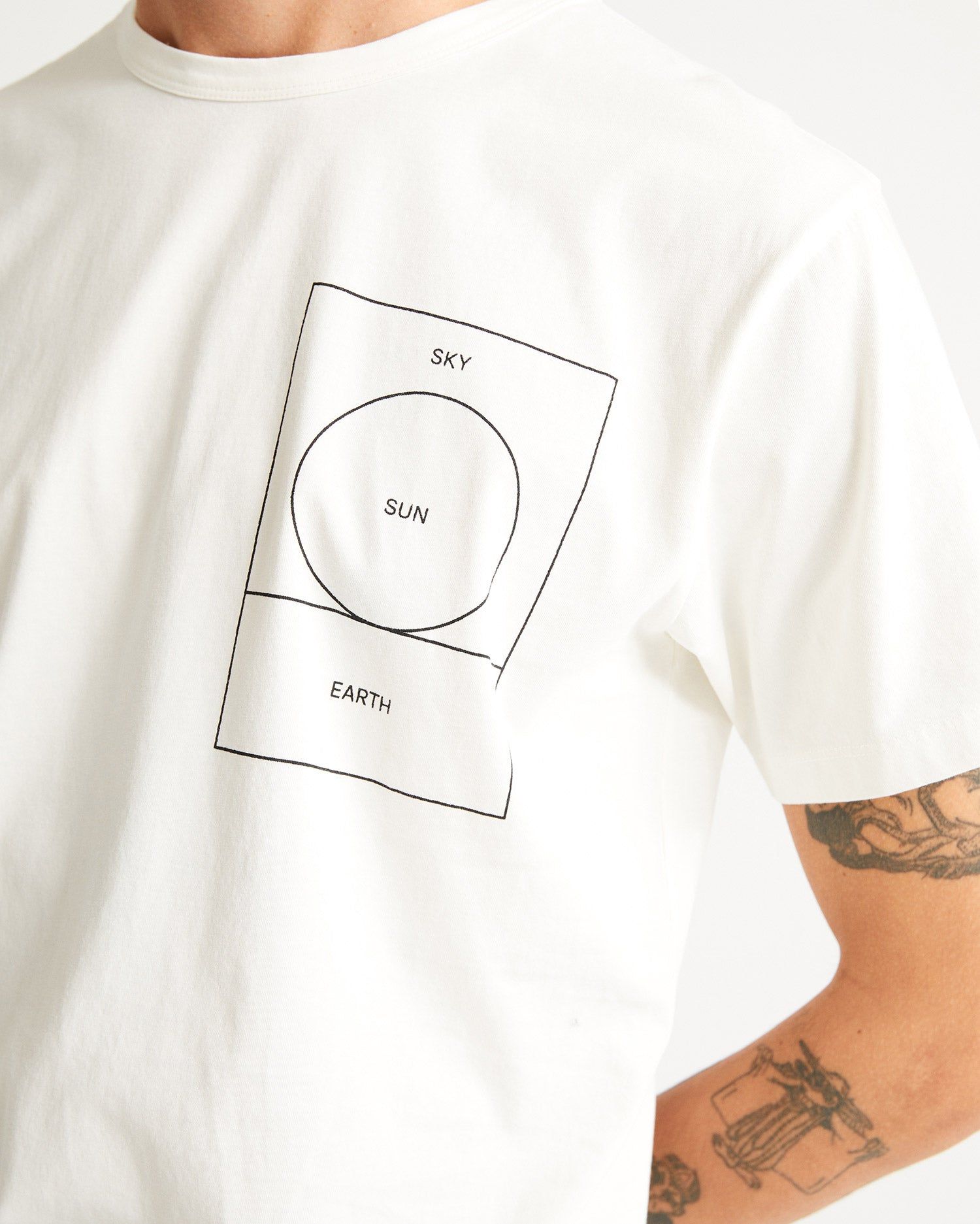 T-shirt imprimé blanc en coton bio - ryan carl sun, Thinking Mu, photo 1