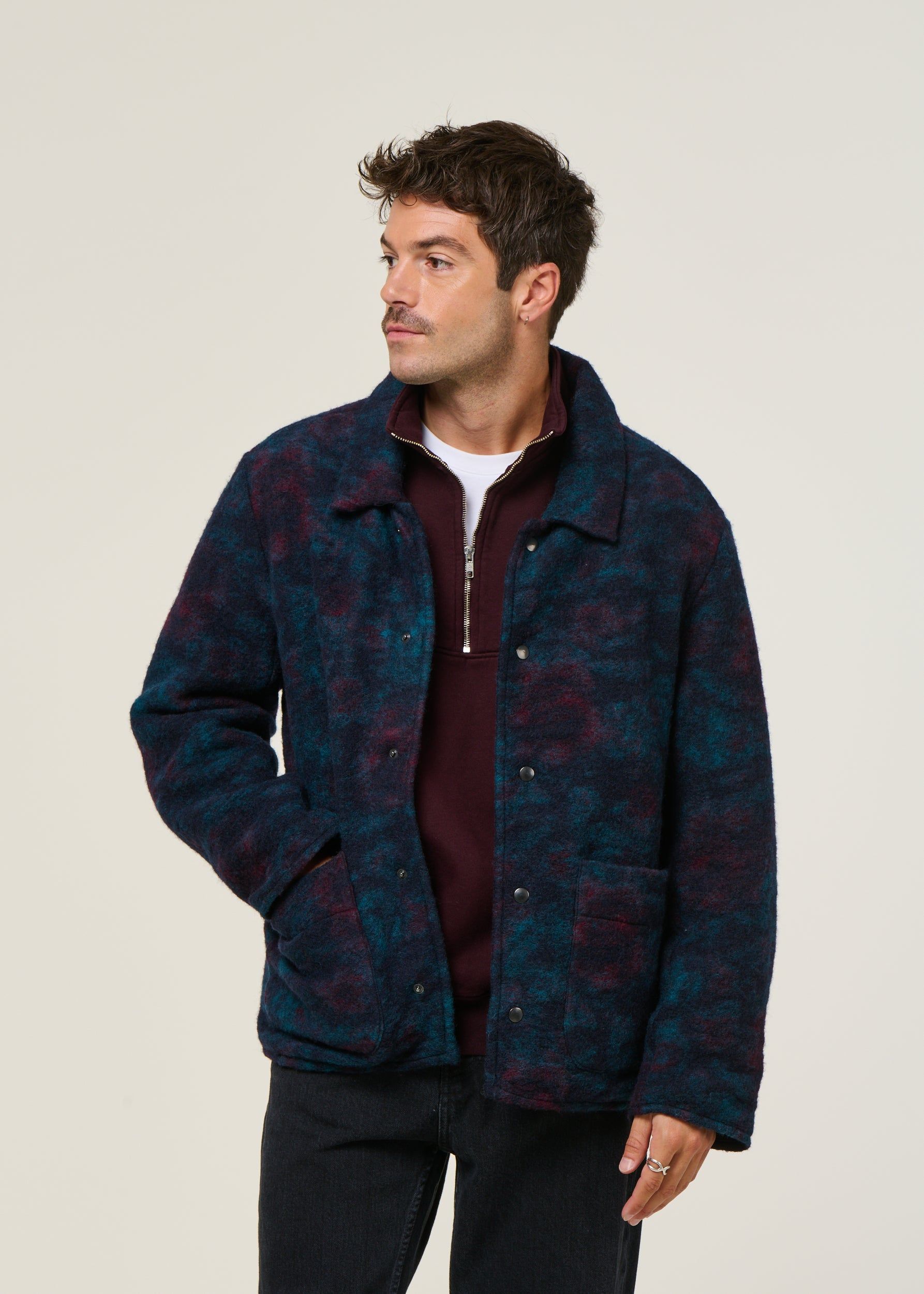 Jacke aus Wolle und Bio-Baumwolle | Mehrfarbig "button-down jacket wool-blend - dark watercolor", Rotholz, Foto 3