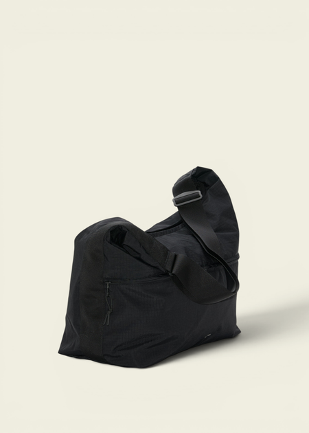 Sac bandoulière en matière recyclée | noir "Grid shoulder bag - black" - Sandqvist