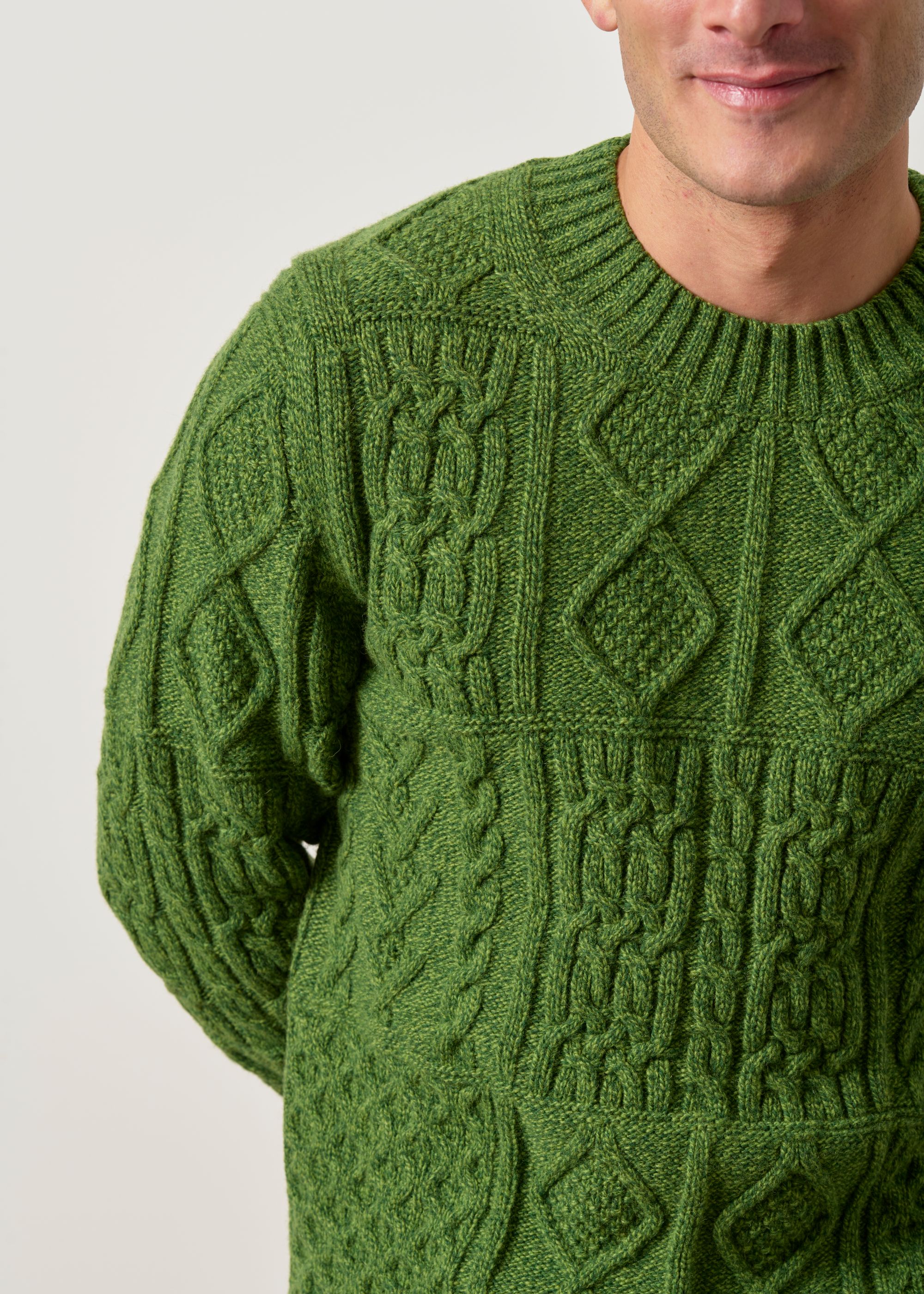 Strukturpullover aus zertifizierter Wolle | Grün "Green rasta knitted sweater", Thinking Mu, Foto 2
