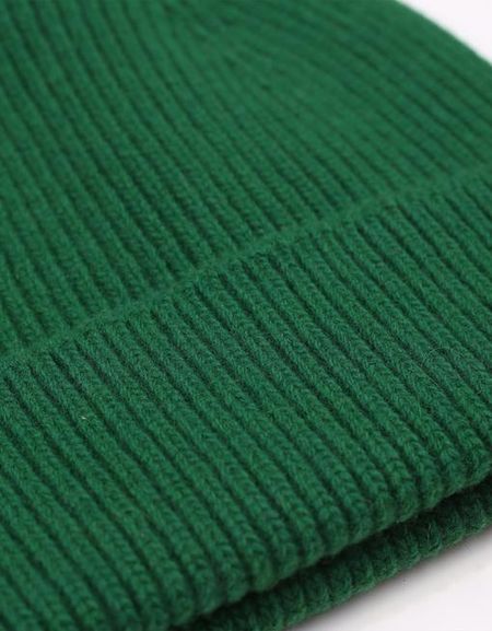 Bonnet vert en laine mérinos recyclée - merino wool beanie kelly green - Colorful Standard