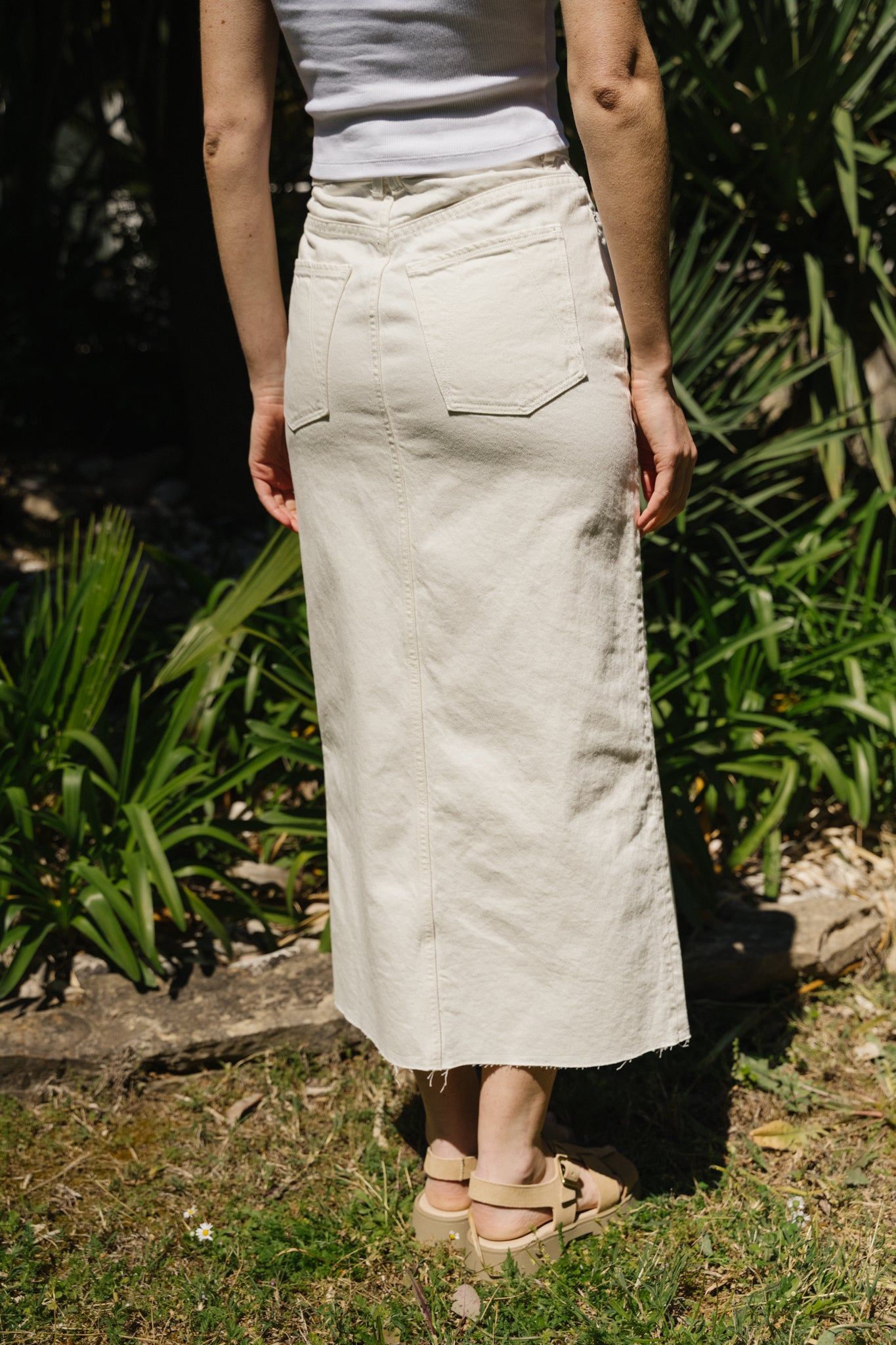 Langer Rock aus Denim aus recycelter Baumwolle | Weiß "kitaari demi white", Armedangels, Foto 2